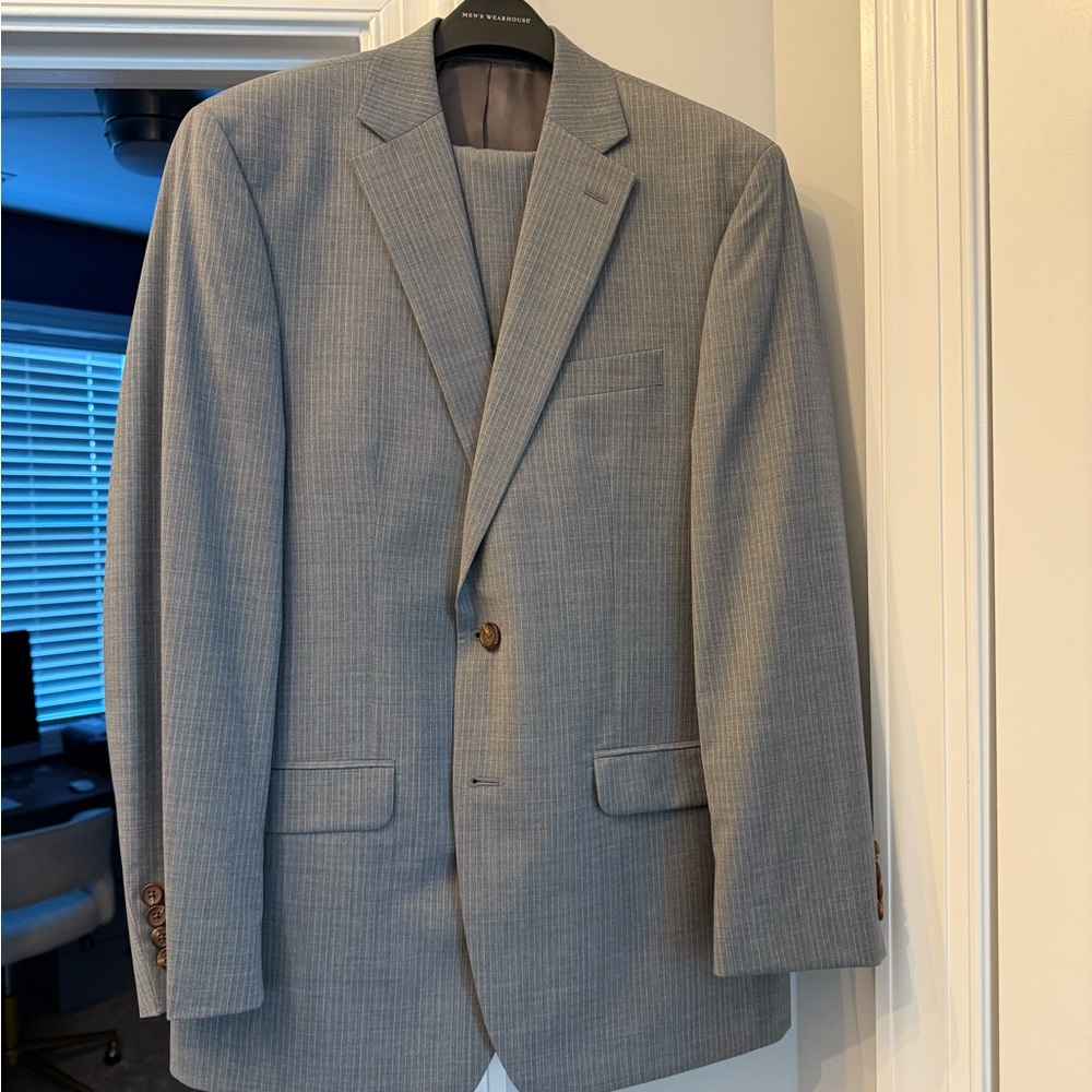 Men's Gray suit w/ Pants